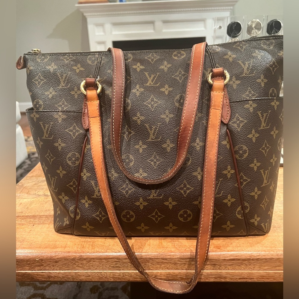 Authentic Louis Vuitton Totally MM - Used with Markings Inside - See pictures.
